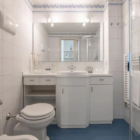 The Rent - Gorgeous Two-bedroom In Porta Nuova District * Milão